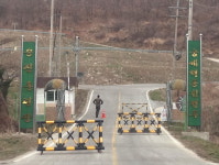 휴전선 앞 산골마을…안보 빌미 돈·인기 사욕 논란