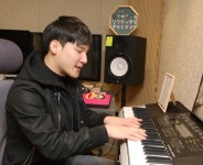 “인고의 시간이 선물한 목소리로 제2바이브 꿈꾸죠”