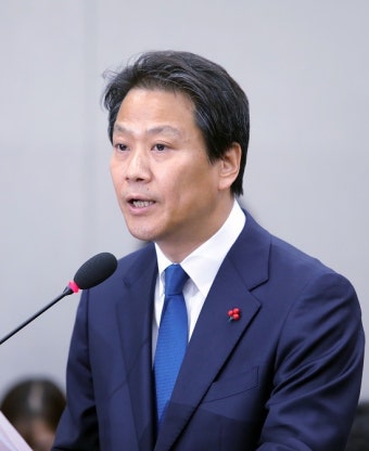 靑, 비서실 개편 카드 만지작…임종석·윤영찬 거론