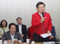 중소기업 찾은 황교안 “행복한 나라는 모두 잘 사는 것”