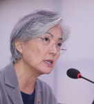 나라 안보·외교 맡은 ‘굳은표정’의 외교부·통일부 장관