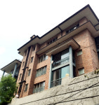 흔들리는 이인희신화…조동혁 배임의혹, 조동길 자질론