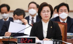 윤석열 공개 비판한 추미애, 검찰에 고발 당해