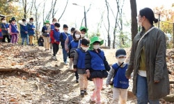 “마스크 불편해도 나들이는 즐거워요”