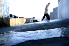 “할머니 조심하세요”… 꽁꽁 언 서울시 도시재생마을