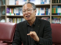 “돈 없어 학교 못 갔지만 죽기 살기로 공부해 노무사 됐죠”