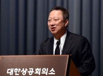 박용만  회장, 韓·中·美서 굴착기 지난달 최다 판매… 추가 수주도 기대