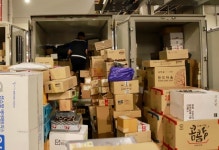 귀족노조 파업에 등골 휘는 일용직