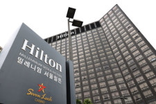 밀레니엄 힐튼 호텔 혼돈 속으로…