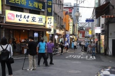 술손님보다 취재진 몰린 을지로 상권