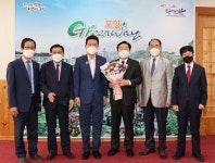 중소기업 중앙회장, 포항시장에게 ‘감사패’ 전달...지역중소기업 상생