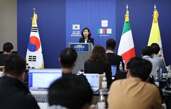 이재명 대통령, 레오 14세 교황에게 방북 제안하여 한반도 평화 기여 요청