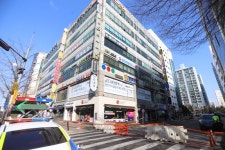 ‘붕괴 위험’마두역 인근 건물 입점 상인들 시름