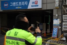 ‘붕괴 위험’마두역 인근 건물 입점 상인들 시름