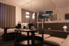 “중소형 숙박업 시장의 미래 알려드릴게요”