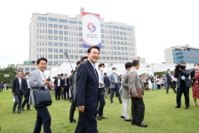 ‘용산청사 집들이’ 한 윤석열 대통령 “서울 중심지 만들 것”