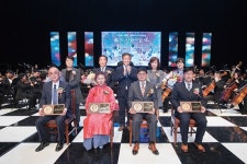 “품격은 더 높이고, 흥은 더했다!”