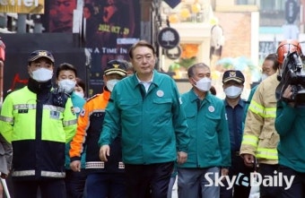 이태원 핼러윈 압사 현장 찾은 윤 대통령