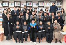 이철우 경북도지사, 칠곡할매들과 함께한 ‘마지막 한글수업’
