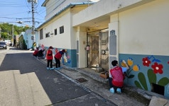 LG경북협의회,구미신평 벽화마을 노후담벼락 재단장