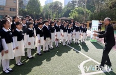 “등굣길에 화음을 선사해요”