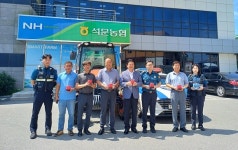 당진경찰서 석문지구대, 농기계 후미추돌 방지 태양광 경광등 부착 시연회 개최
