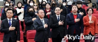 인사말 하는 ‘경기도 법카 유용 의혹’ 제보자 조명현