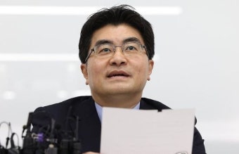[속보] “정부가 먼저 ‘2000명’ 풀지 않으면 의대 교수들 25일부터 사직”