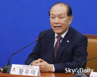 이재명 대표와 악수하는 황우여 비대위원장