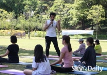 “용산가족공원서 요가 배우며 힐링해요”
