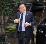 당대표 연임 이재명… ‘위기의 가을’