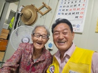 안양시 대한적십자사 박달2동 봉사회, 90대 홀몸 어르신 찾아 추석 선물 전달