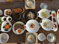 [백년가게 기획 시리즈] ㉙ “몸에 좋은 더덕 요리와 횡성 특산품 한우 맛보고 가세요”