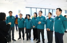 송파구의회, 구립 미술관 ‘더 갤러리 호수’ 개관 특별전 현장 방문