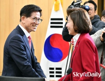 김문수 “법적 정년 연장하면 청년 취업 악화”