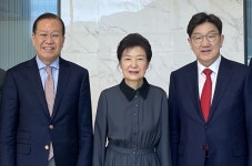 박근혜 전 대통령 예방한 여당 지도부