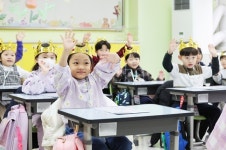 초등학교 입학식 “선생님 반갑습니다”