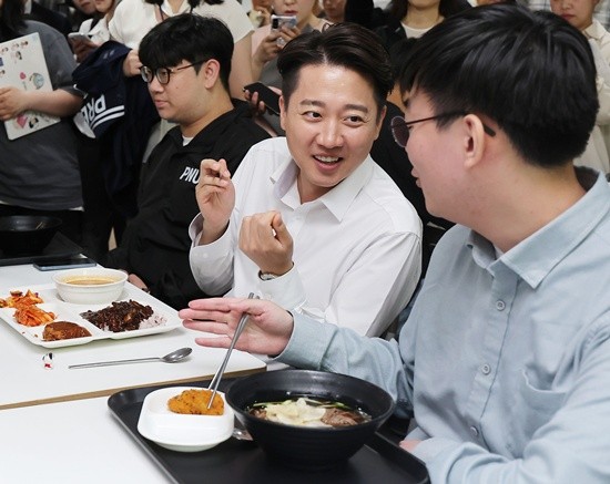 이준석, 대선 완주 의지에 국민의힘과 개혁신당 단일화 치열함 - 대선전망(momentum)