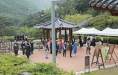 구미성리학역사관’ 졸업사진 촬영지로 부각