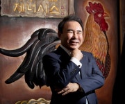 [우리동네 명사들] K치킨으로 57개국 진출… 윤홍근 “글로벌 매장 5만 개 목표”