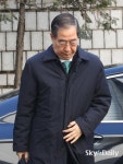 1심 선고공판 출석하는 한덕수 전 총리