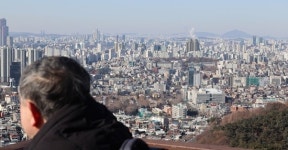 시중은행 가계대출, 2년 9개월 만에 감소 전환