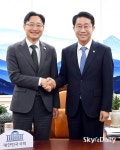 조정식 국회의장, 임광현 신임 청와대 비서실장 접견