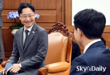 조정식 국회의장, 임광현 신임 청와대 비서실장 접견