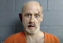 꼼짝마! 주인과 함께 집에 침입한 강도 잡은 충견