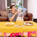 유연석, 유기견에서 가족 된 반려견과 생일파티 내 곁에 와줘서 고마워