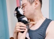 아빠의 애정표현 격하게 거부하는 치와와..하지 말라개!