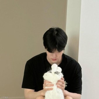 안재현, 반려묘 '안주'와 꽁냥꽁냥한 일상 공개...