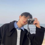 김민규, 반려견 콩이와 바닷가에서 찰칵!