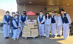 대웅펫, 유기동물보호소 카라에 물품 기부 및 봉사활동 진행